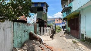 Heboh! Warga Daya Makassar Pagar Setengah Jalan untuk Dijadikan Teras Rumah