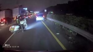 Viral! Patwal Diduga Pukul Mobil Saat Pengawalan, Begini Kronologinya