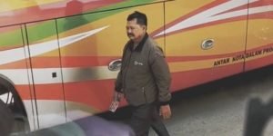 Viral Momen Haru Ayah Antar Anak Usai Lebaran hingga Bus Berjalan