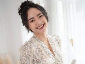 Ayu Puspa Selebgram dengan Senyuman Memikat