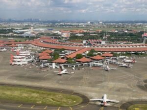 Tentu, mari kita buat artikel tentang bandara tersibuk di Indonesia dengan 1.200 kata.